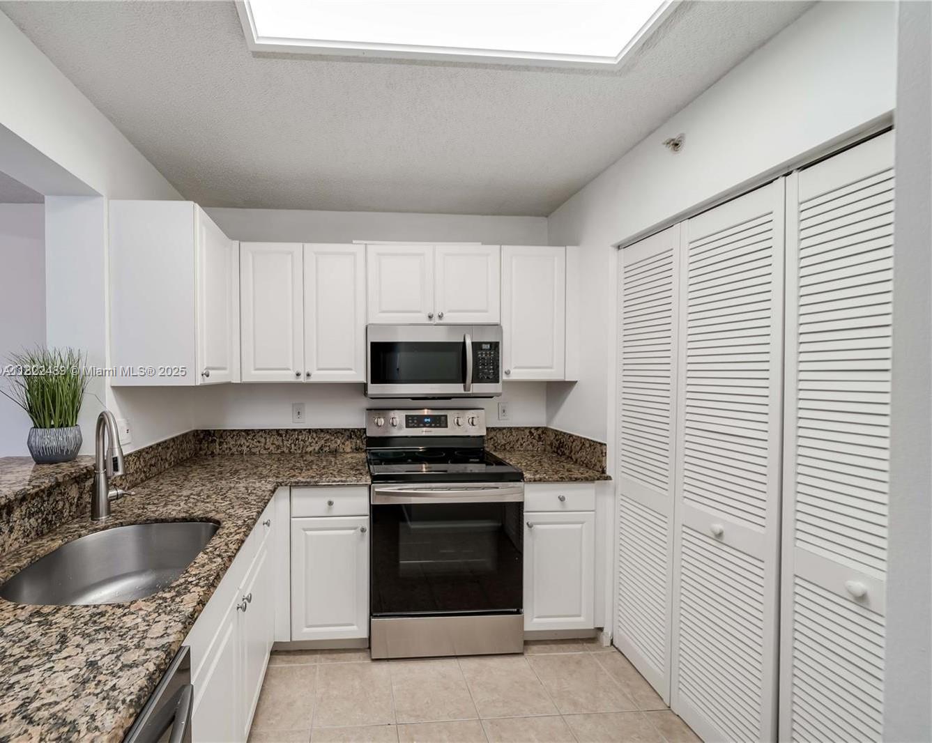 2711 Ocean Clb Blvd #207 Hollywood, FL 33019