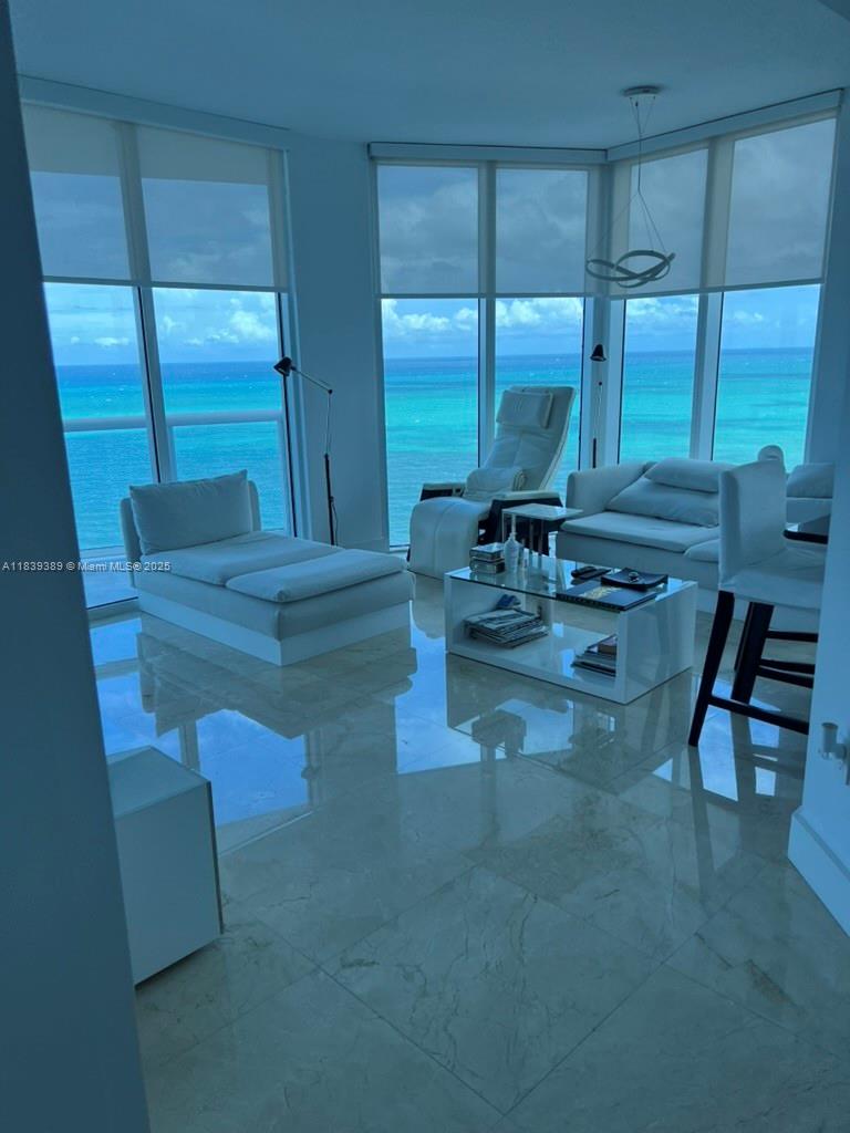 image Bell Aire on the Ocean1