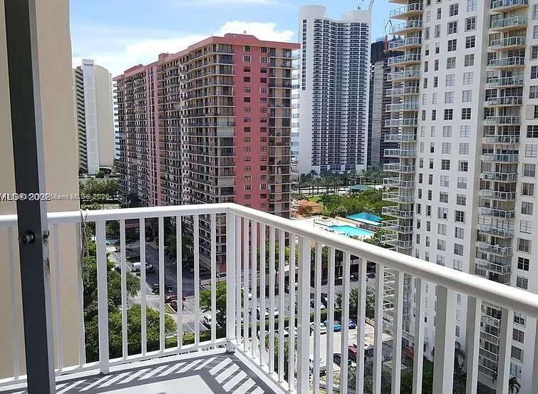 image Winston Towers 4001