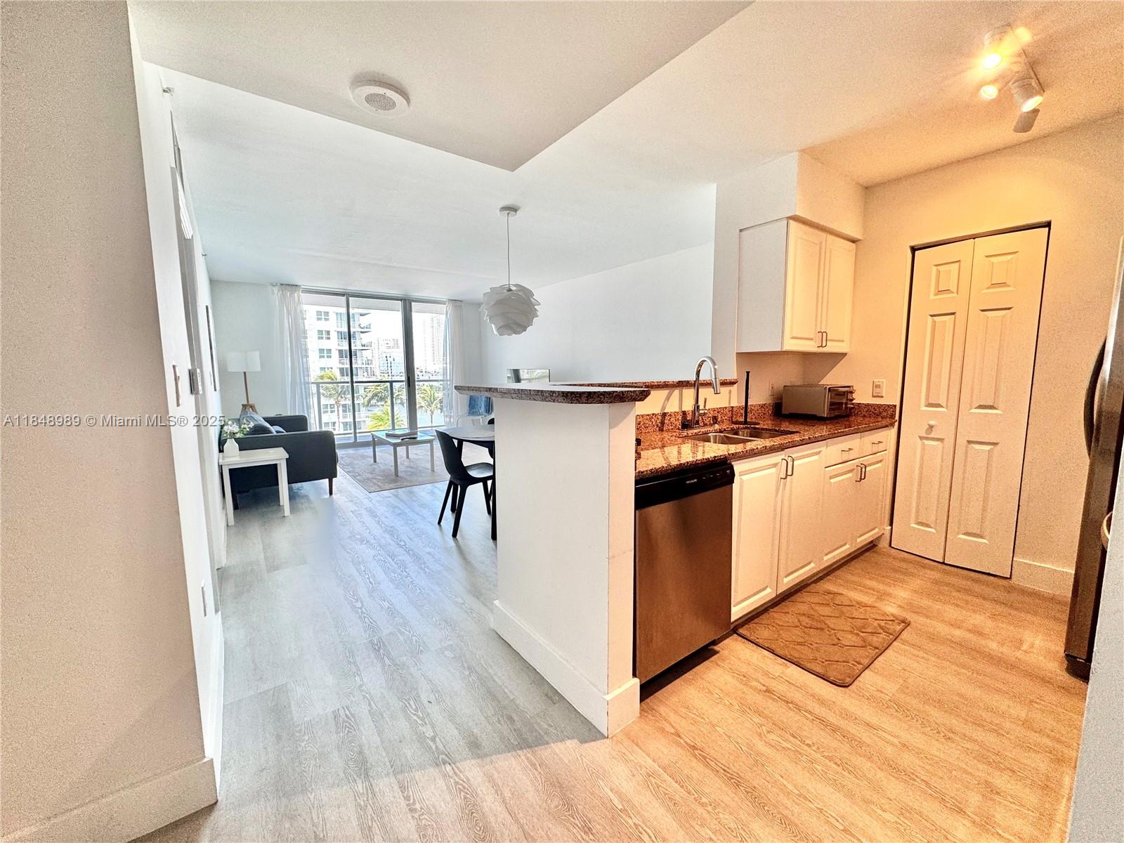 1155 Brickell Bay Dr #906