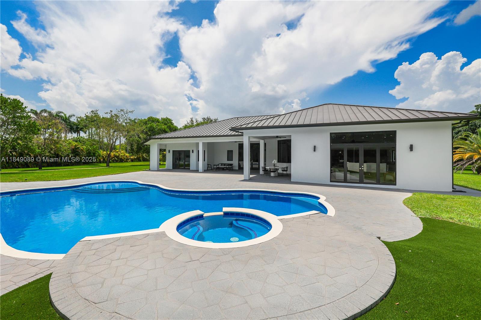 601 Ranch Rd Weston, FL 33326