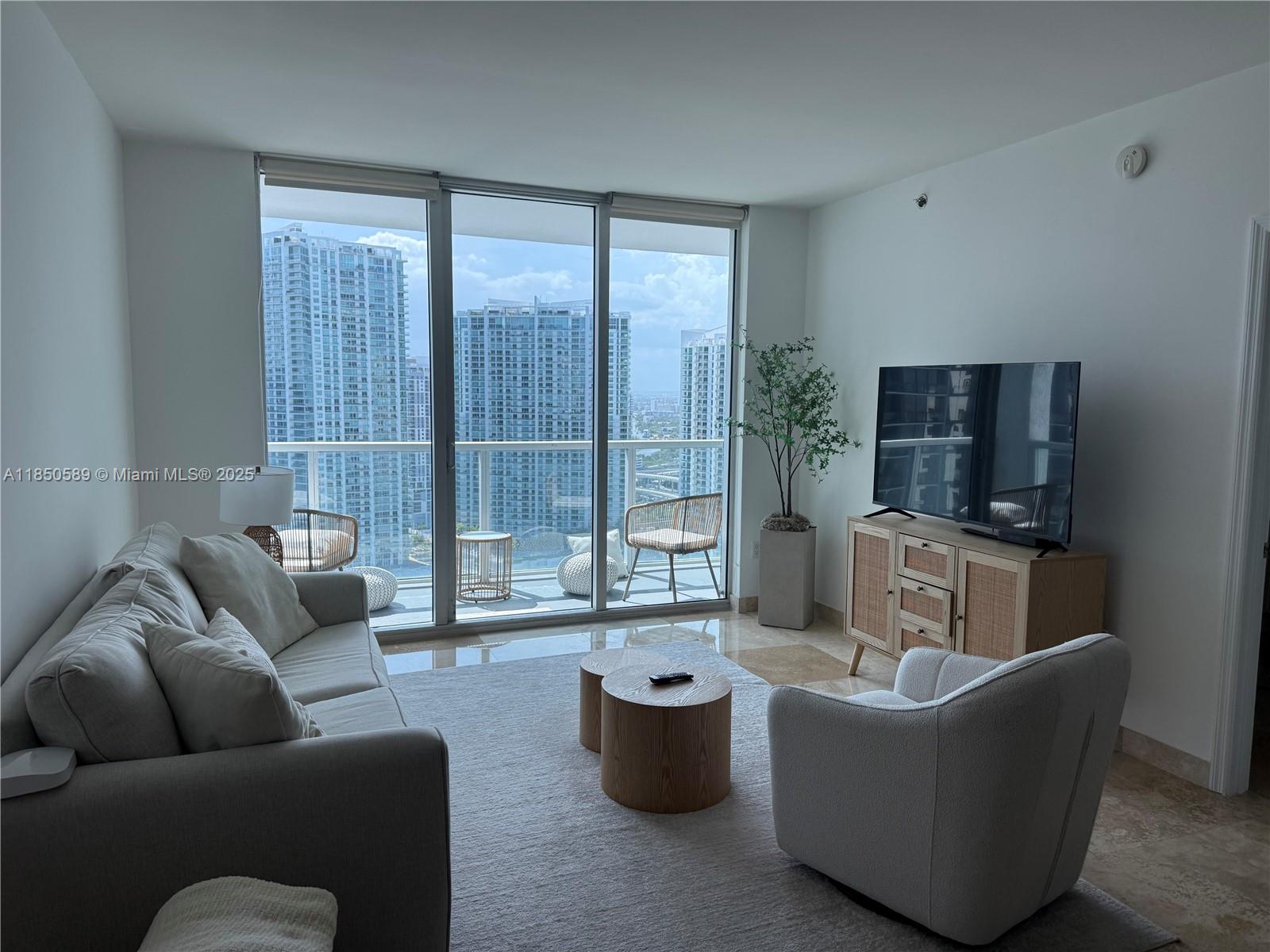 55 SE 6th St #3600