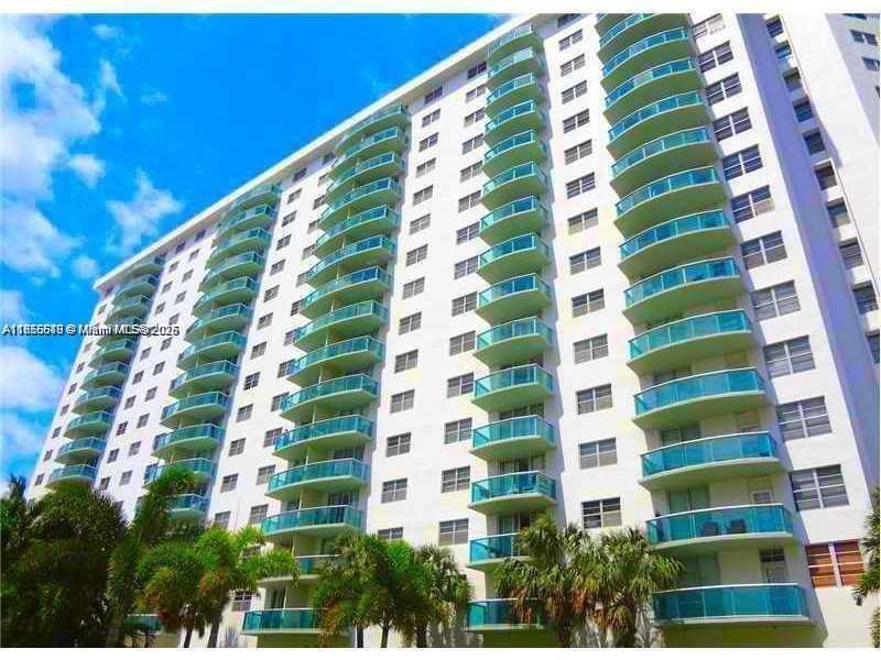 19390 Collins Ave #308