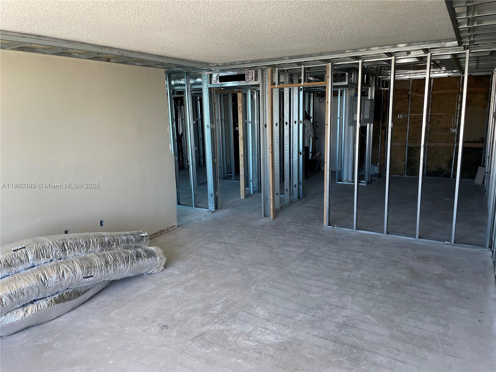 4101 Pine Tree Dr #926,925 Miami Beach, FL 33140