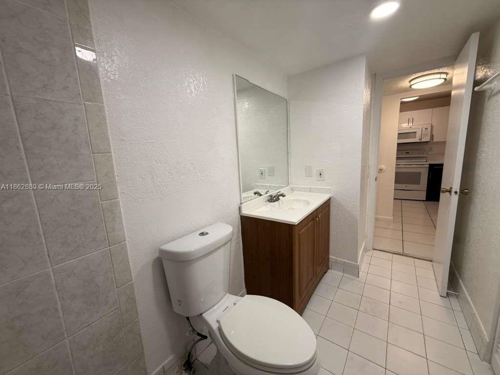 9310 Fontainebleau Blvd #307 Miami, FL 33172