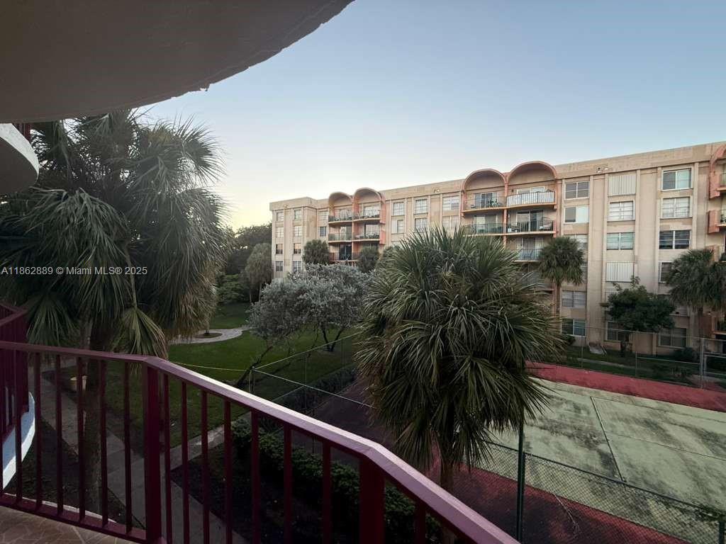 9310 Fontainebleau Blvd #307 Miami, FL 33172