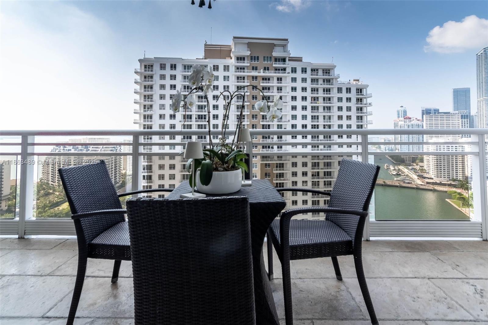 image Carbonell Condo2
