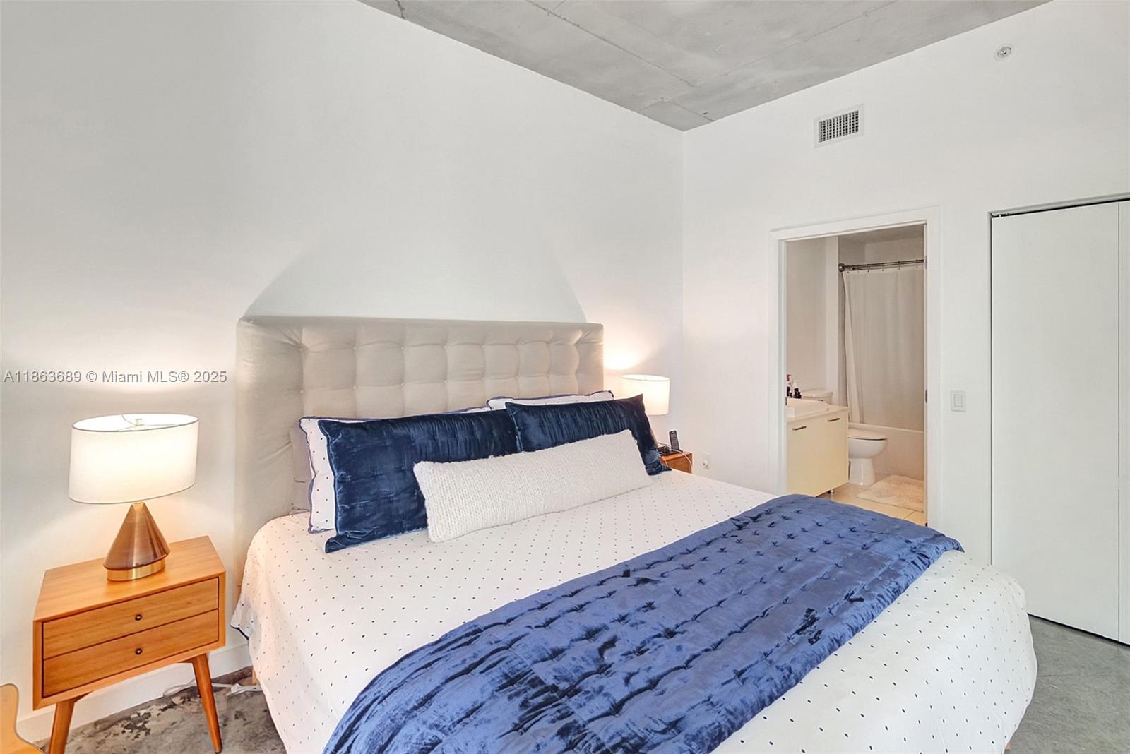 image Centro Condominium10