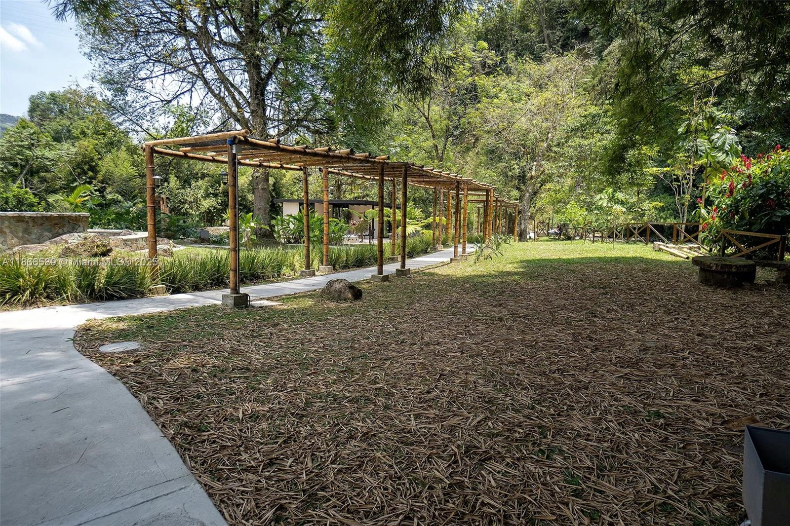 Via a La Florida Vereda #km 7,la Bananera Pereira Risaralda Col Pereira, RI, 660017