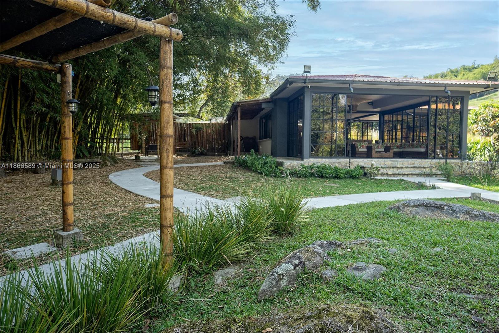 Via a La Florida Vereda #km 7,la Bananera Pereira Risaralda Col Pereira, RI, 660017