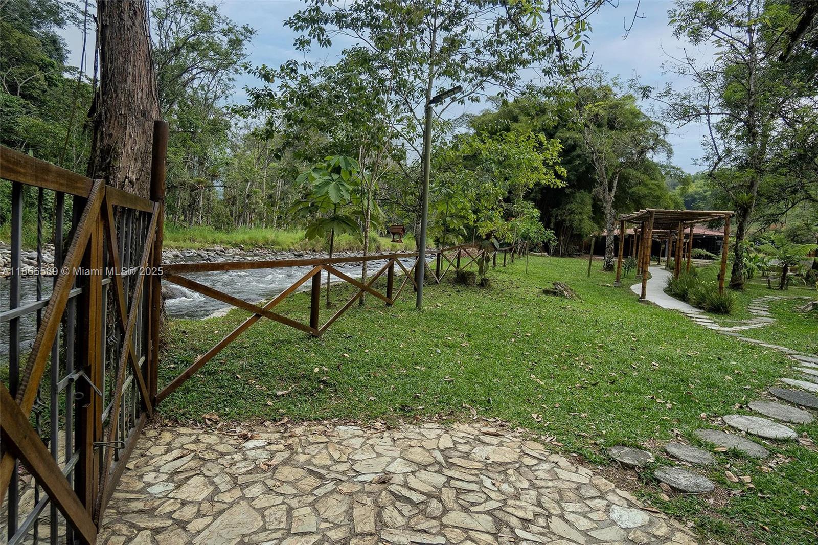 Via a La Florida Vereda #km 7,la Bananera Pereira Risaralda Col Pereira, RI, 660017