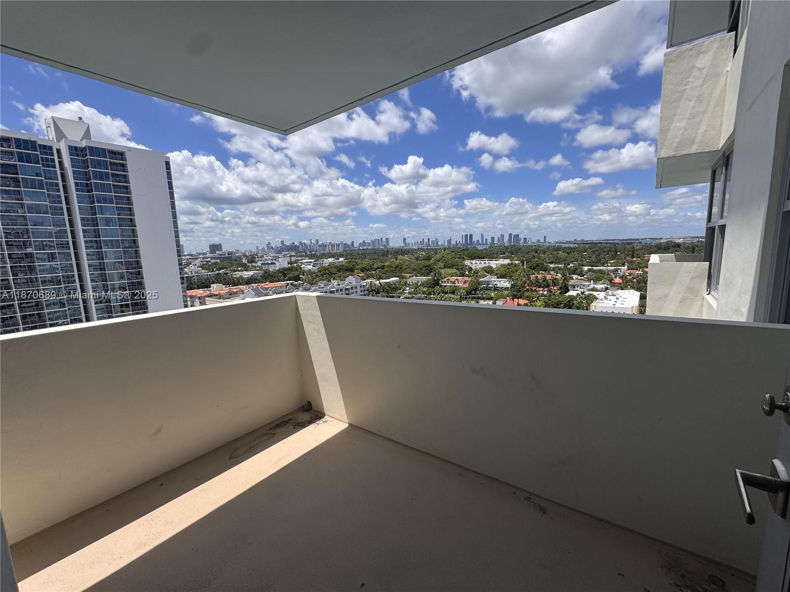 2899 Collins Ave #1526