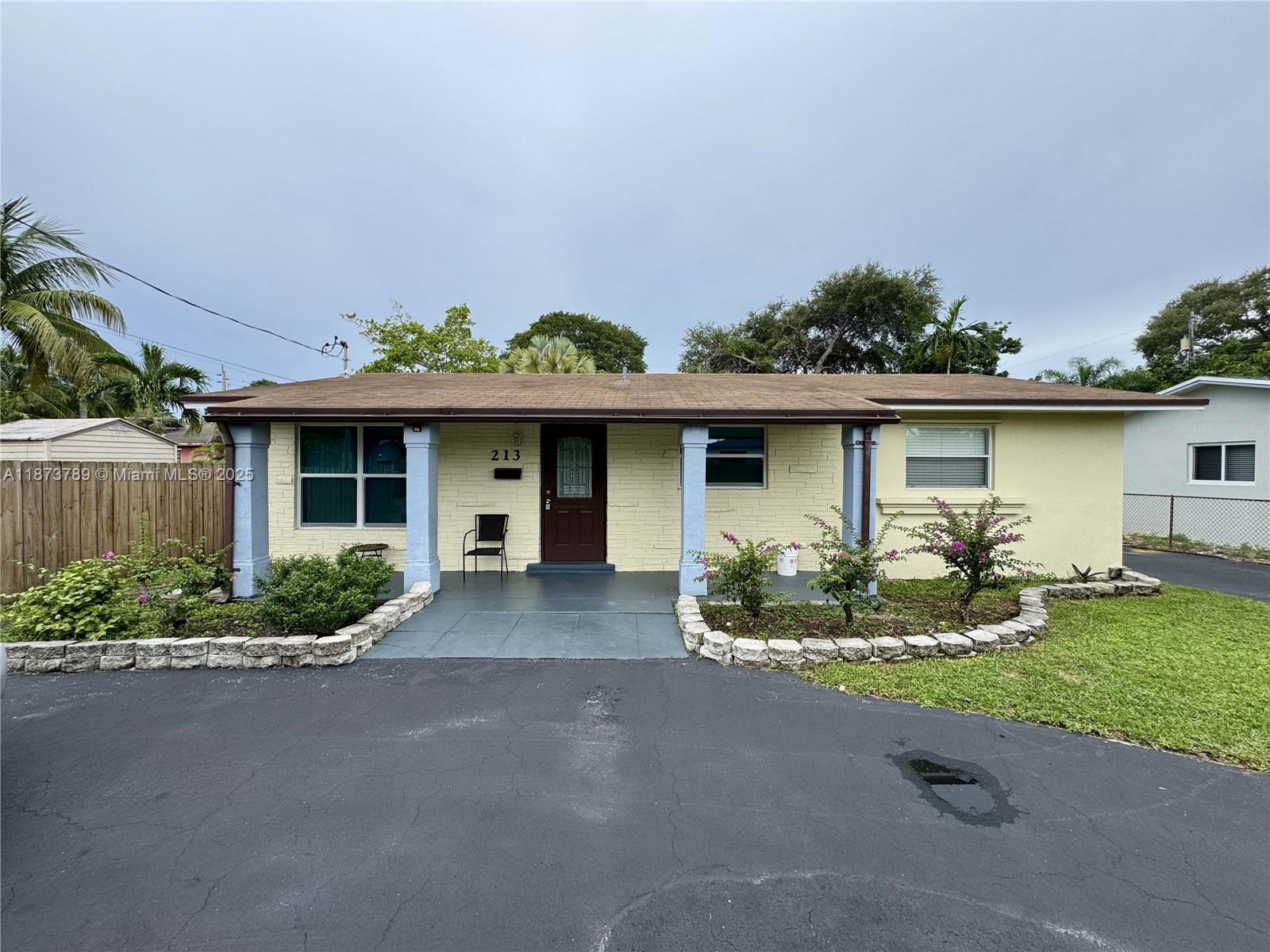 213 SW 2nd St