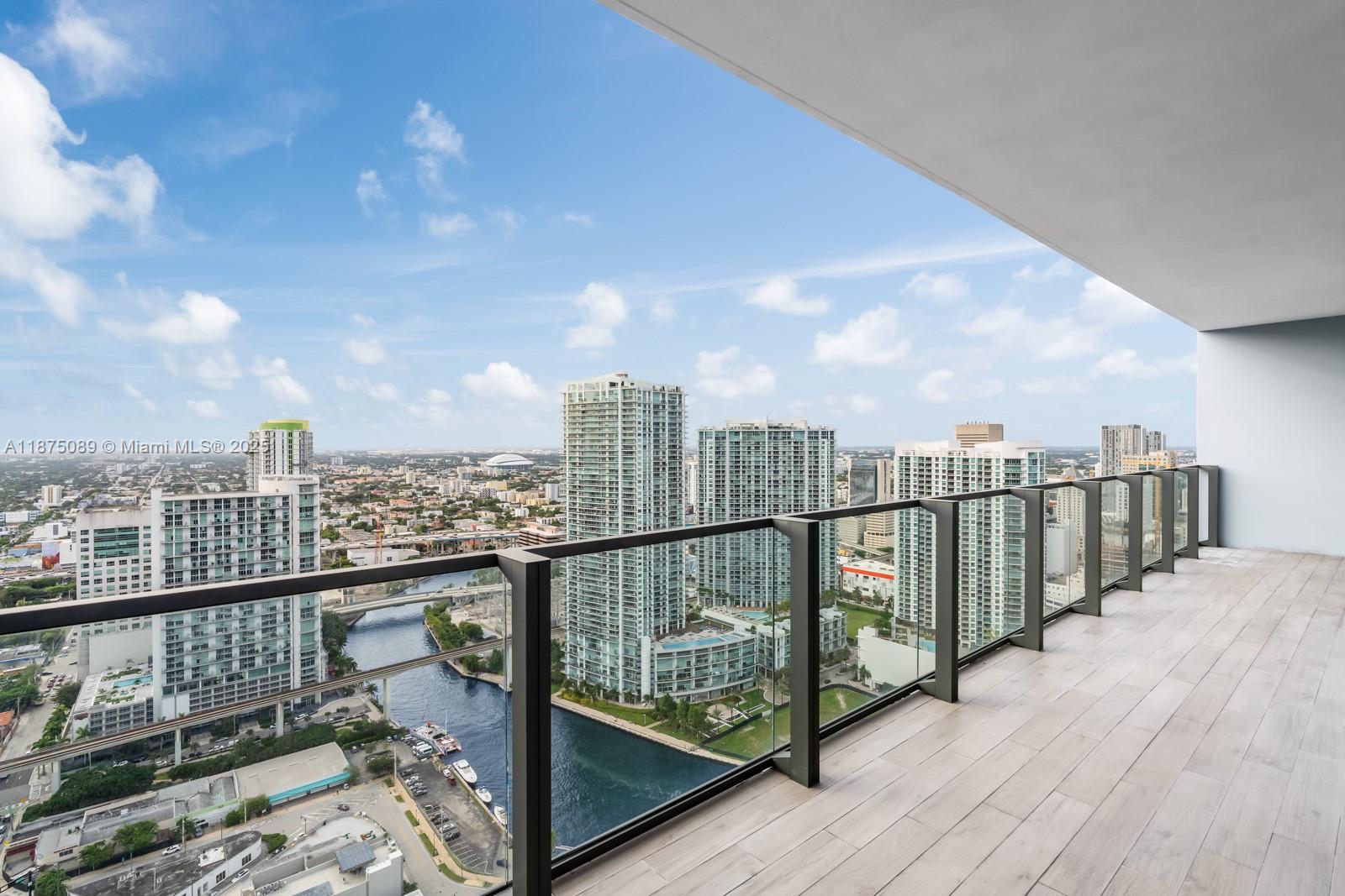 68 SE 6th St #3706