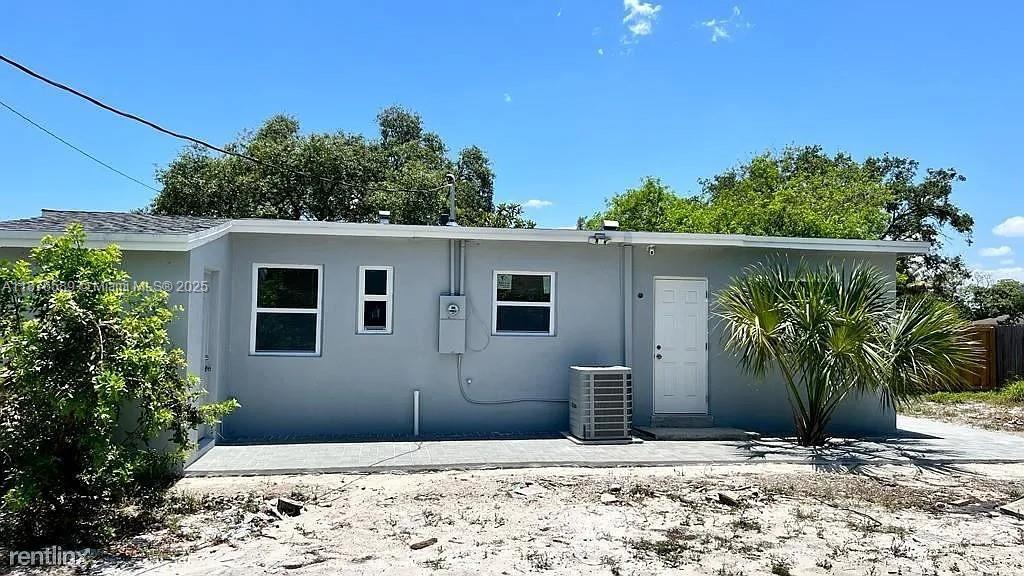 1701 NW 13th Ct