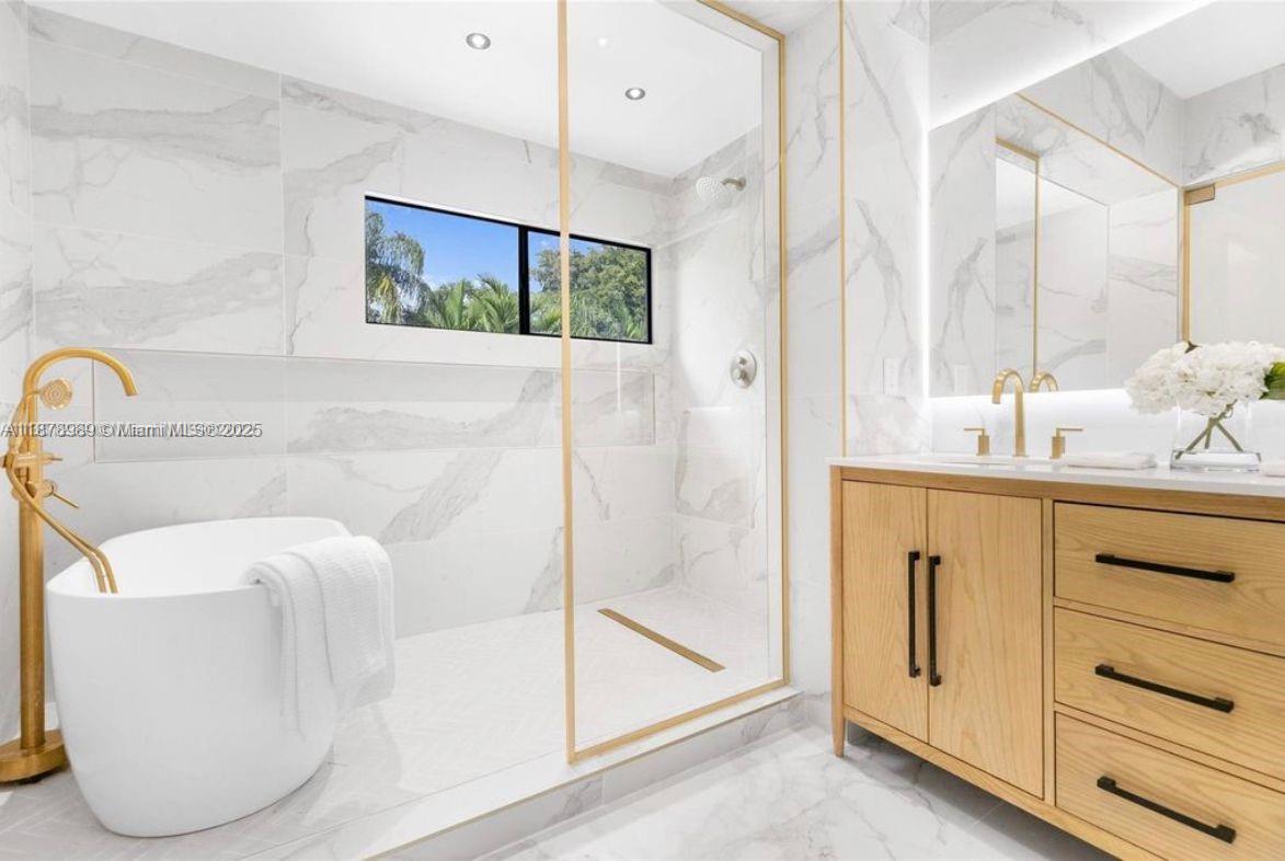 4444 Adams Ave Miami Beach, FL 33140