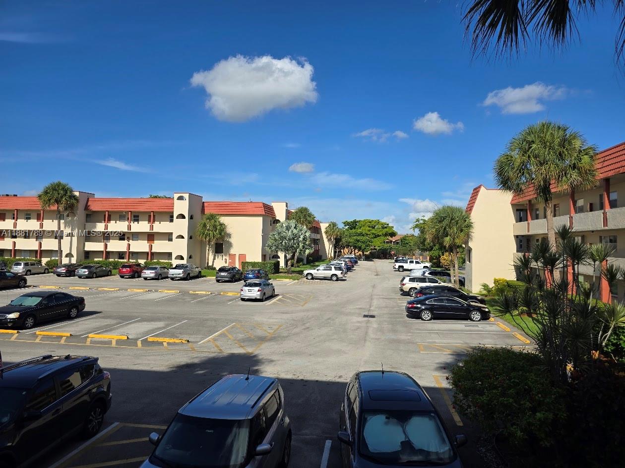 2831 E Sunrise Lks Dr #208