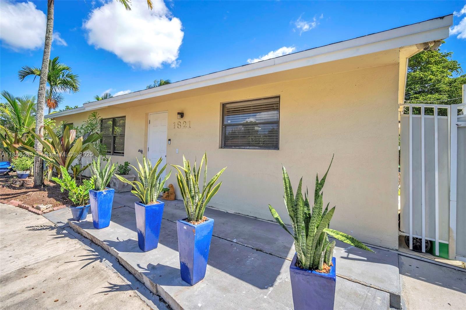 1821 SW 98th Ter