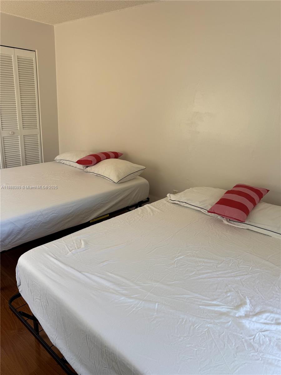 10233 NW 52nd Ln Doral, FL 33178