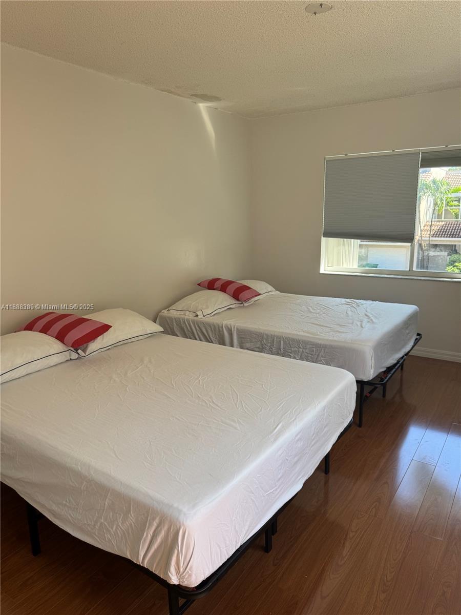 10233 NW 52nd Ln Doral, FL 33178