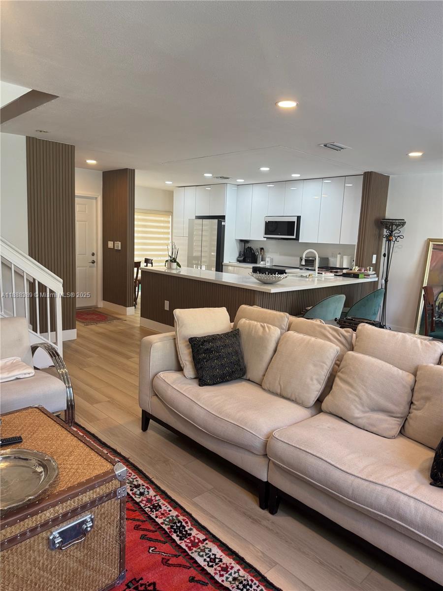 10233 NW 52nd Ln Doral, FL 33178