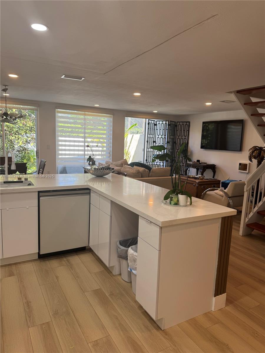 10233 NW 52nd Ln Doral, FL 33178