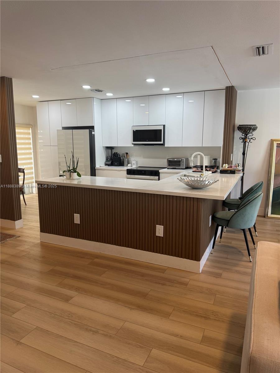 10233 NW 52nd Ln Doral, FL 33178