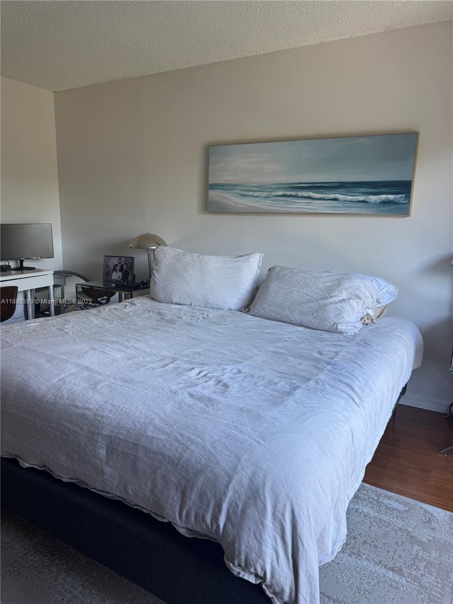 10233 NW 52nd Ln Doral, FL 33178