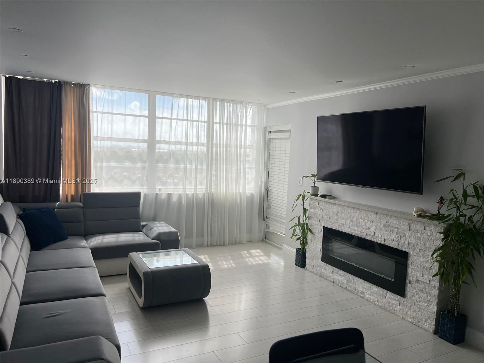 1301 NE Miami Gdns Dr #1013W