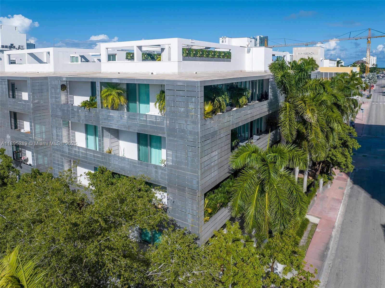 1700 Meridian Ave #402
