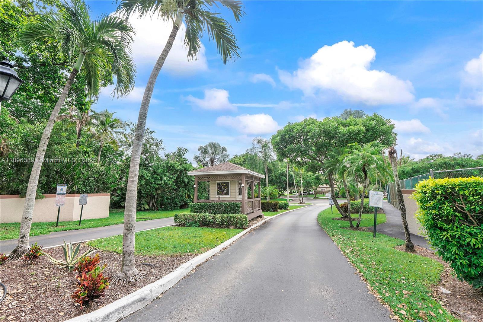 4764 S Hemingway Cir Margate, FL 33063