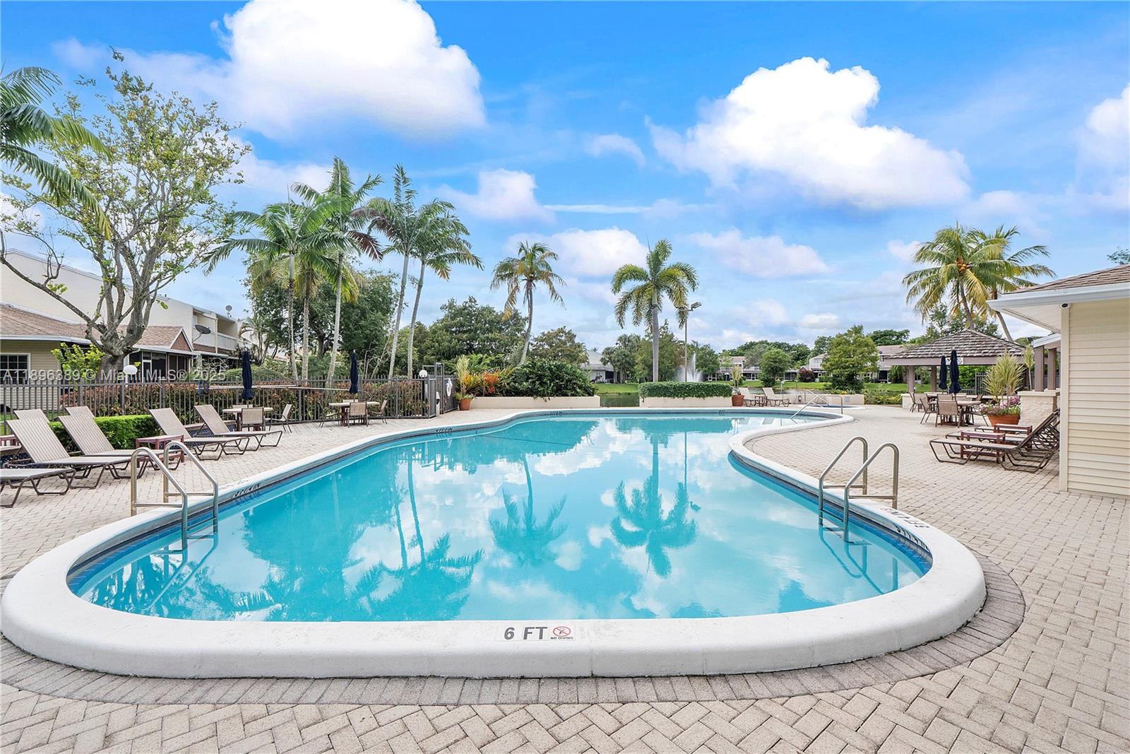 4764 S Hemingway Cir Margate, FL 33063