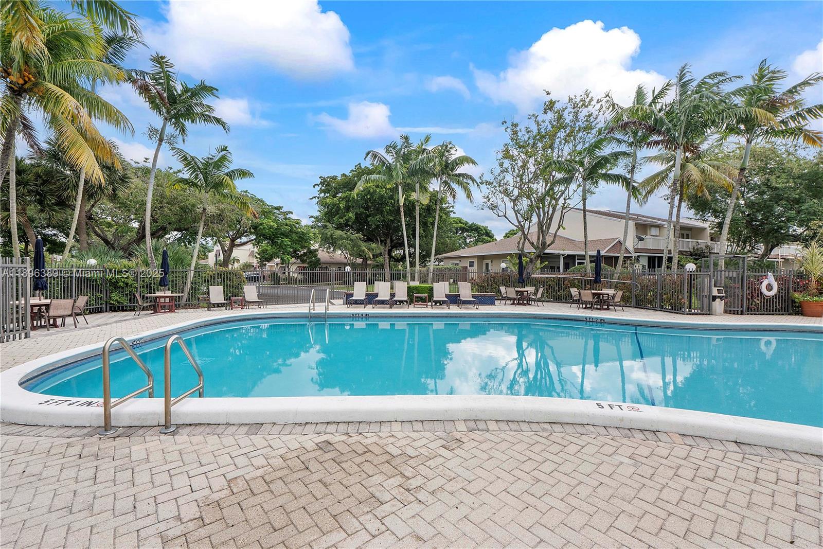 4764 S Hemingway Cir Margate, FL 33063