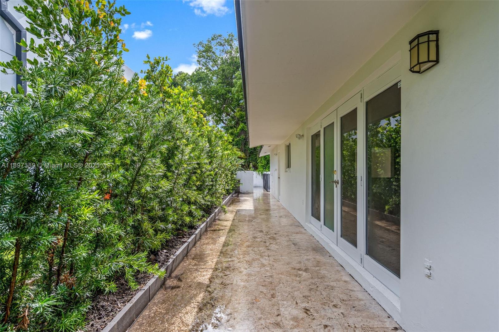 50 SW 26th Rd Miami, FL 33129