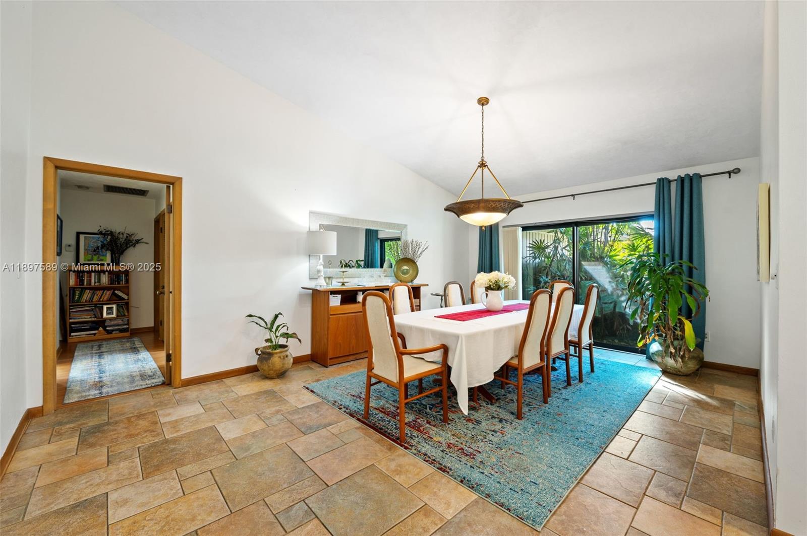 15625 SW 73rd Ct Palmetto Bay, FL 33157