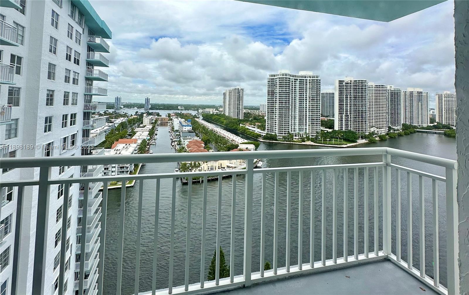 image Winston Towers 50020