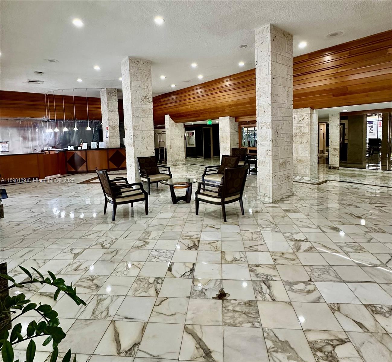 image Winston Towers 50023