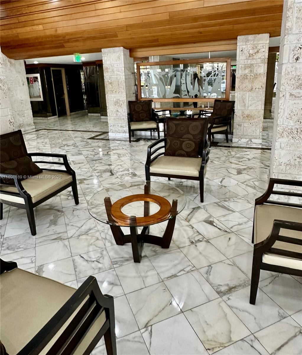 image Winston Towers 50025