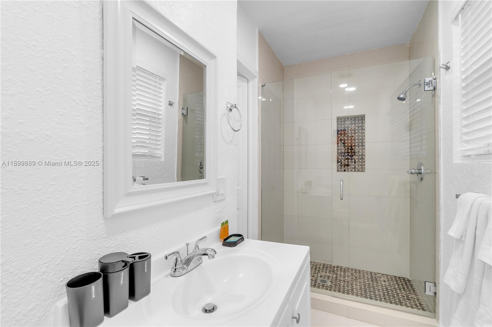 3961 NW 34th Ave Lauderdale Lakes, FL 33309