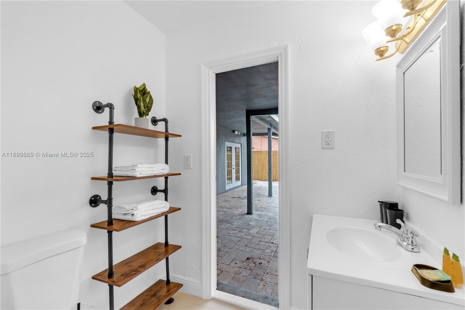 3961 NW 34th Ave Lauderdale Lakes, FL 33309