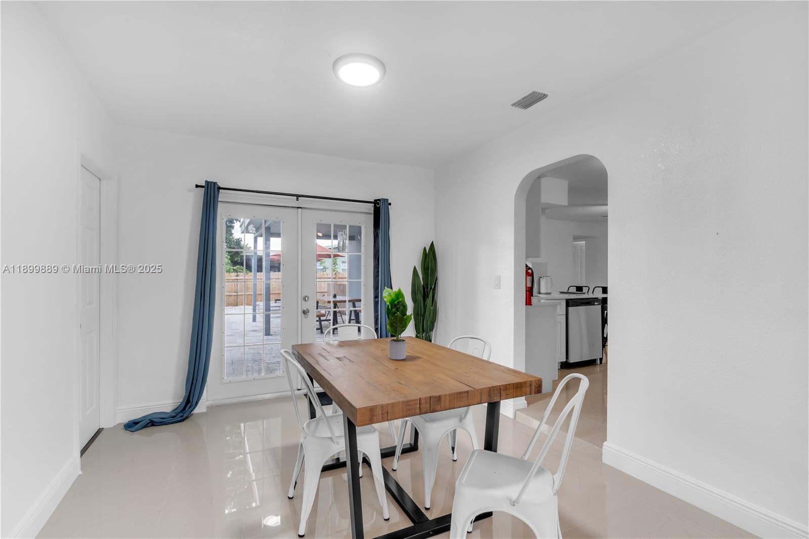 3961 NW 34th Ave Lauderdale Lakes, FL 33309