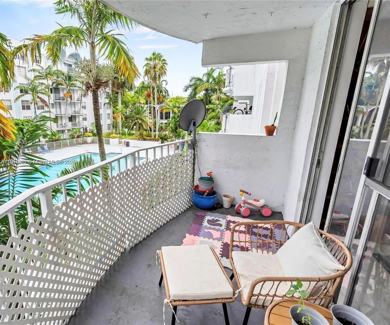 488 NW 165th St Rd #B-312