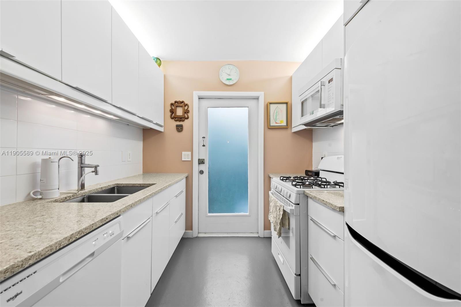 823 Jefferson Ave #6