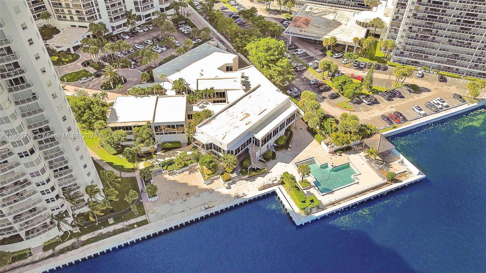 20201 E Country Clb Dr #1903 Aventura, FL 33180