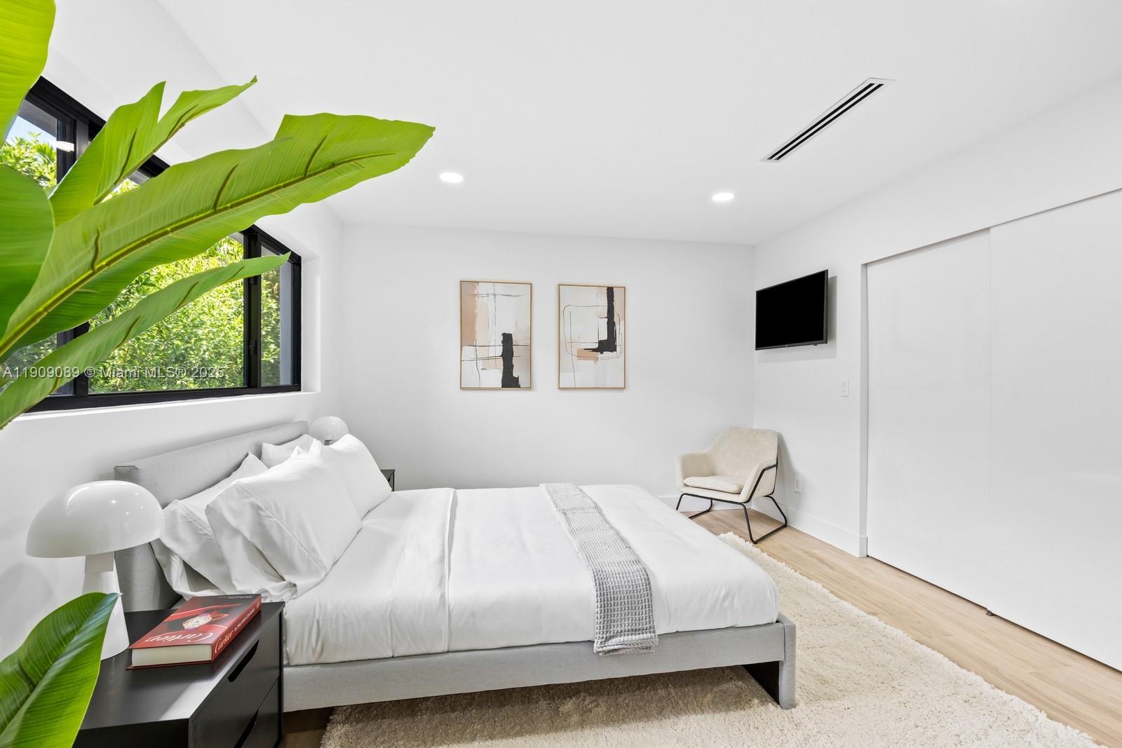 85 W Shore Dr W Miami, FL 33133