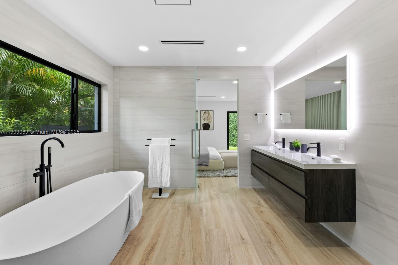 85 W Shore Dr W Miami, FL 33133