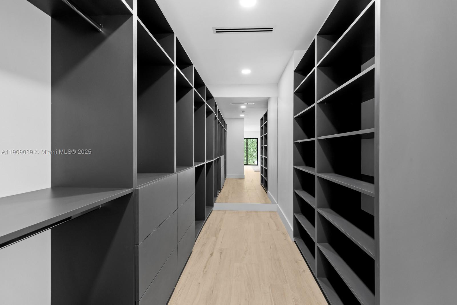 85 W Shore Dr W Miami, FL 33133