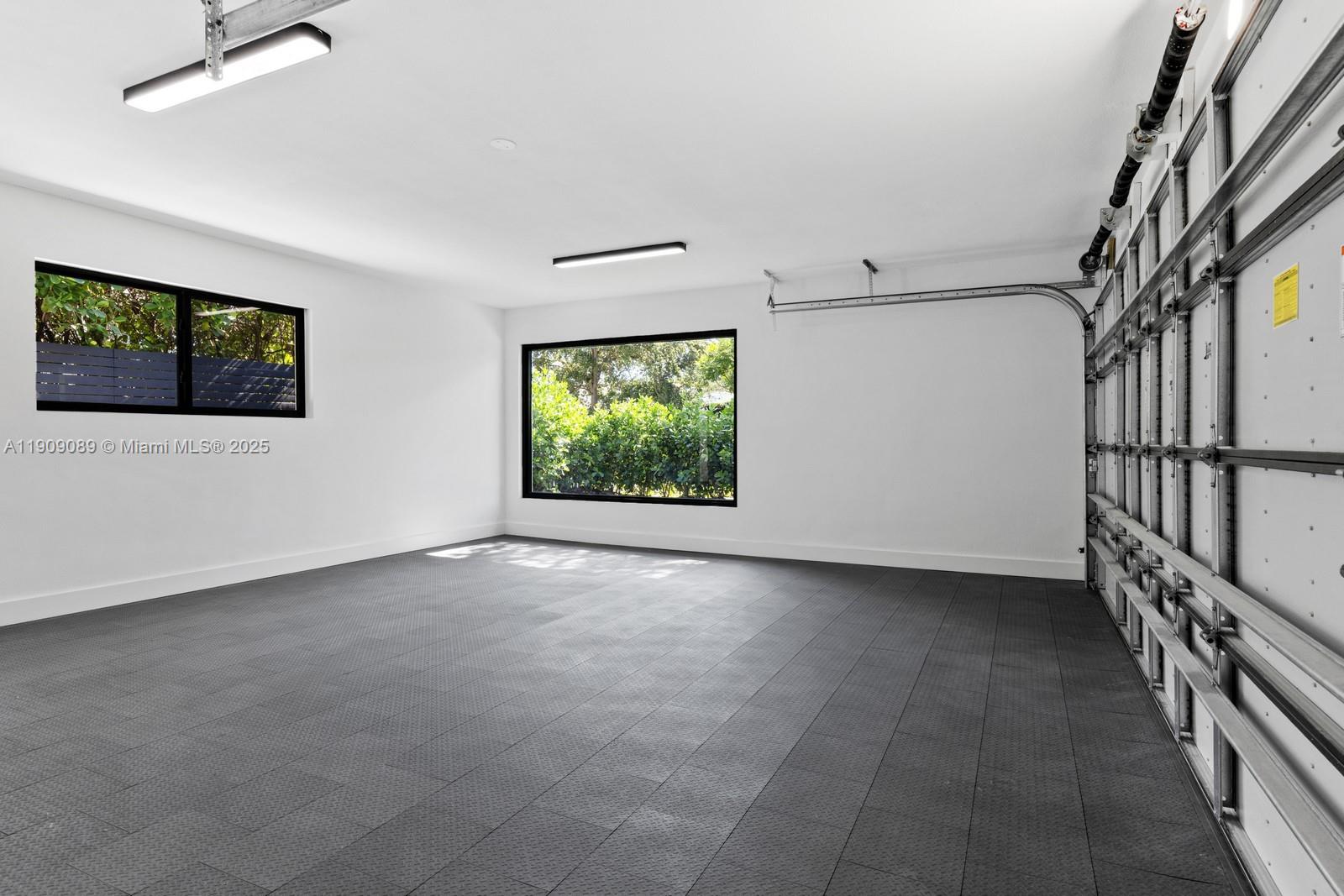 85 W Shore Dr W Miami, FL 33133