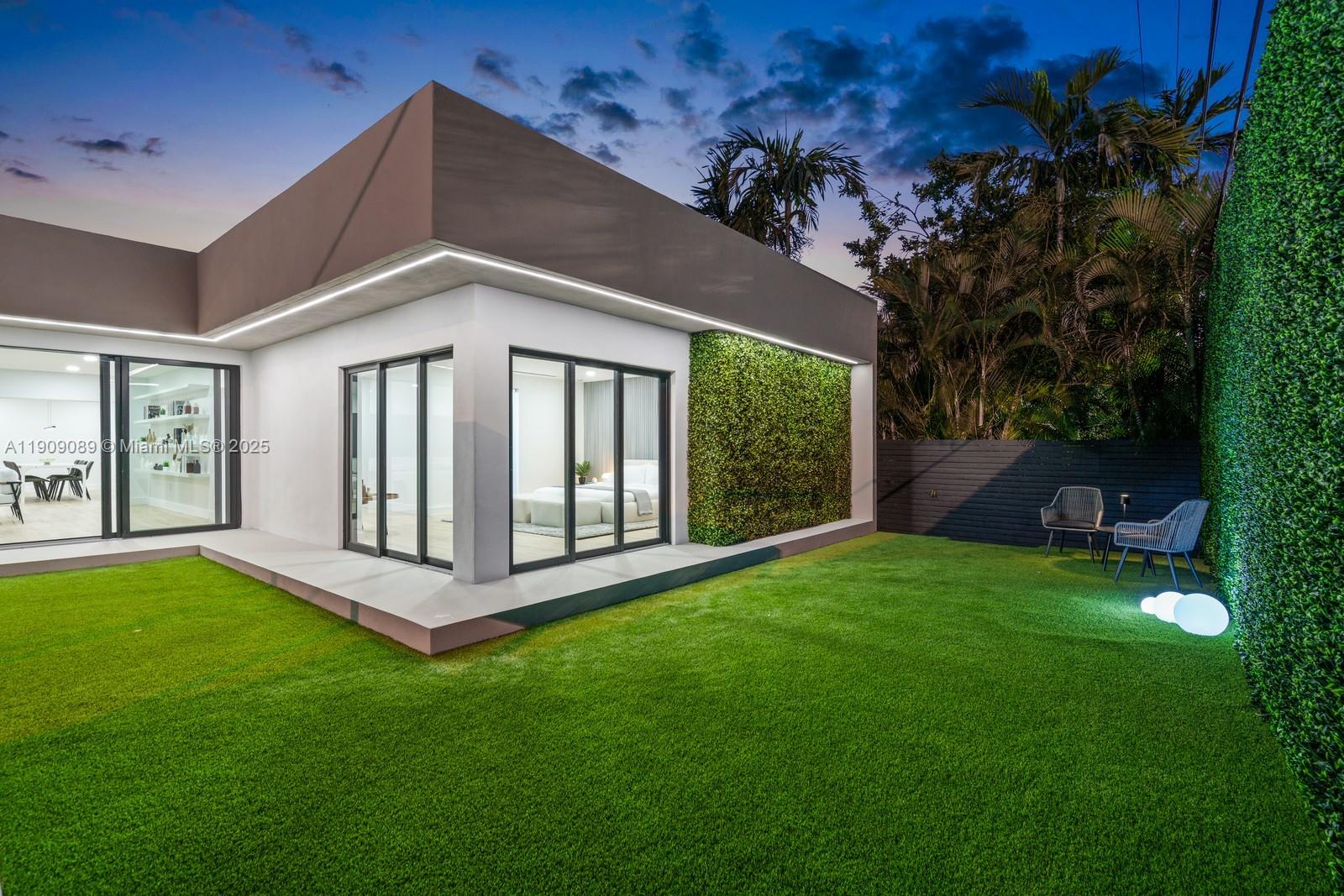 85 W Shore Dr W Miami, FL 33133