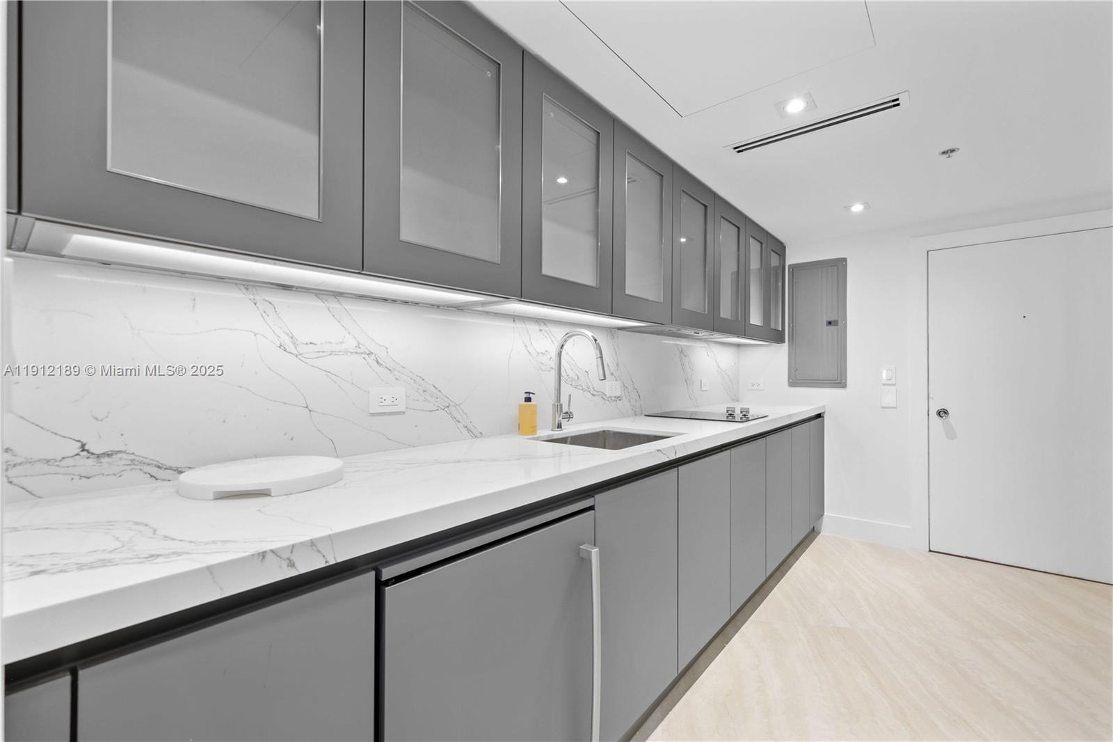 5500 Collins Ave #901 & 902 Miami Beach, FL 33140